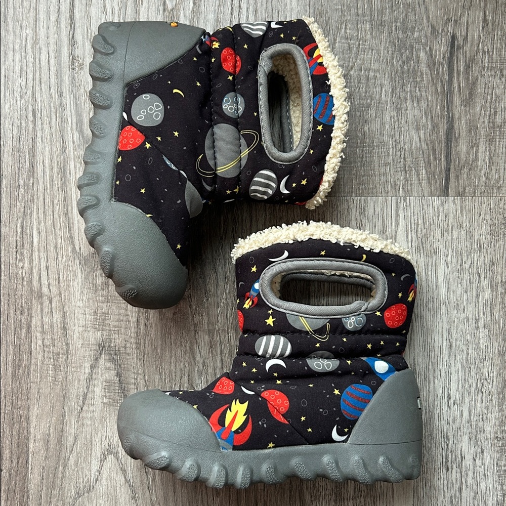 Bogs Black and Gray Space-Themed Kids waterproof boots size 8